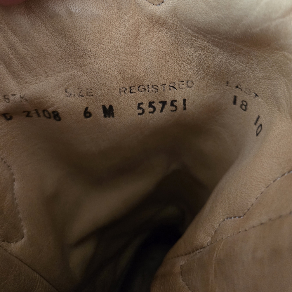 Tan Leather Interior - Picture 4 of 6